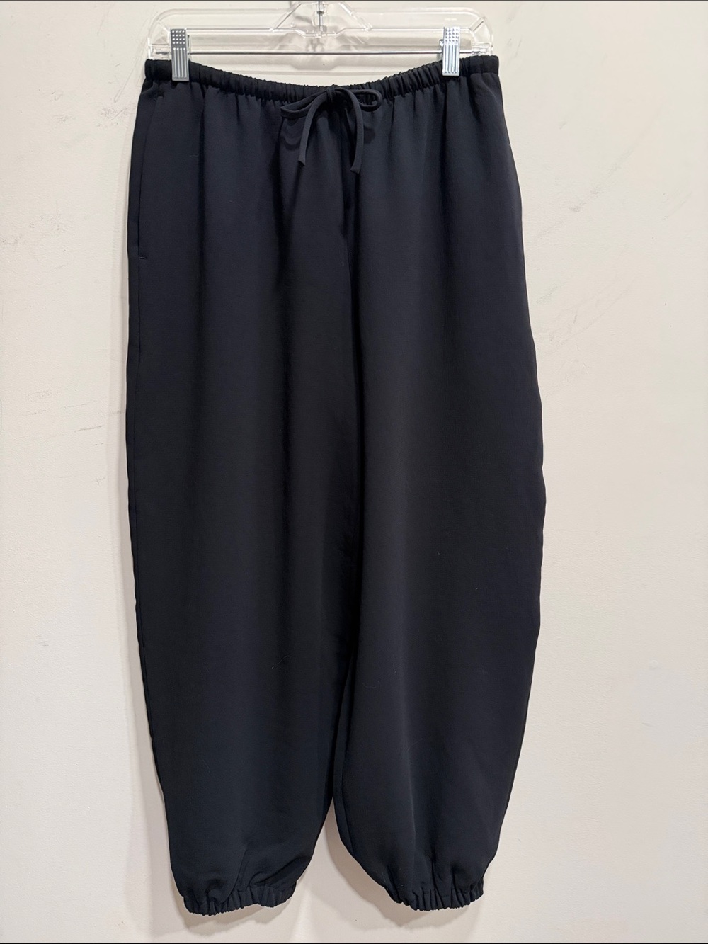 Aritzia Black Women's Elastic-Waist Jogger Pants